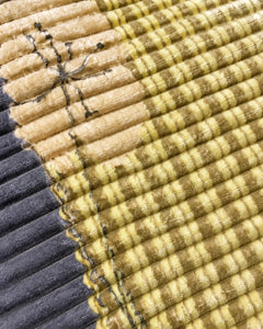 Close-up of beige grid and charcoal ribbed Smartchoice comforter fabric