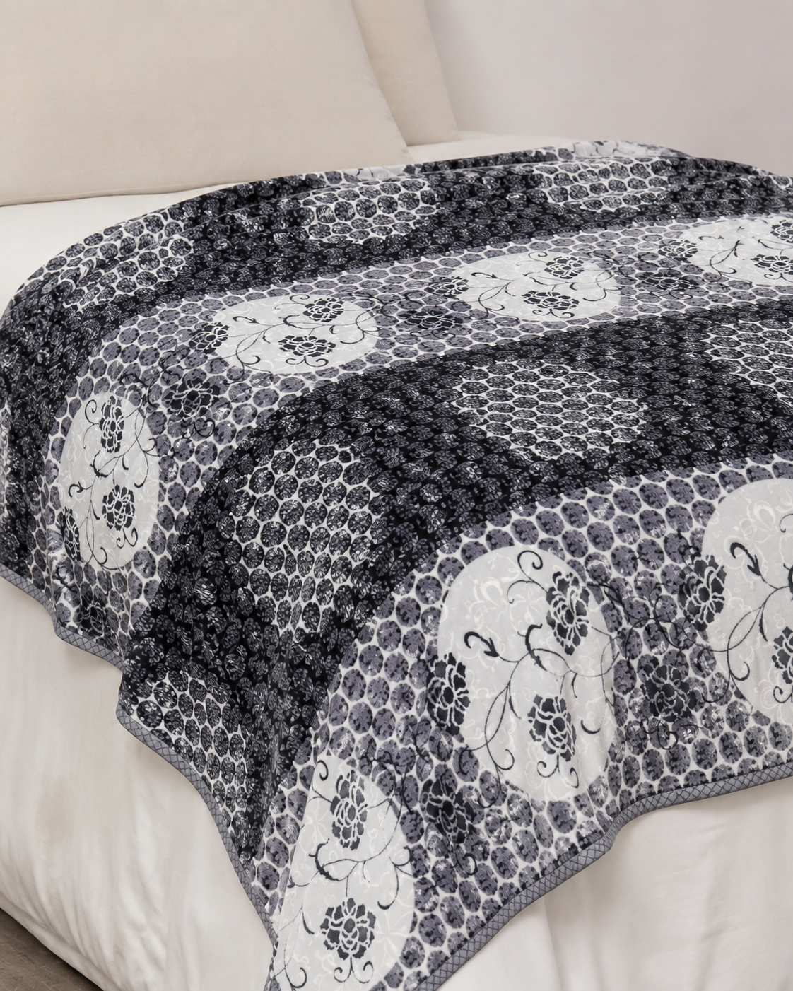 Charcoal Medallion Band Sunshine AC Comforter – 1 Piece – detail product view