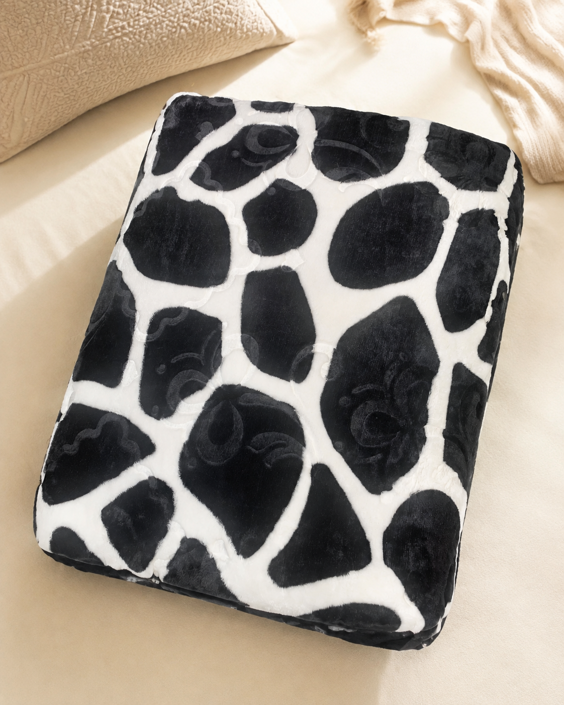 Charcoal Pebble Floral Sunshine AC Comforter – 1 Piece – overhead product view