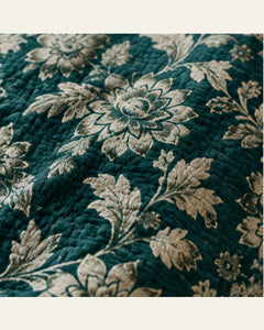 BIN-VJ-FLR-EMERALD bedding material and pattern detail