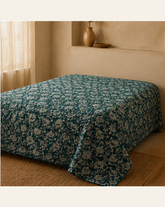 BIN-VJ-FLR-EMERALD bedding lifestyle side view