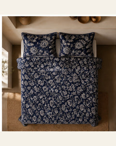 BIN-VJ-FLR-NAVY bedding overhead view